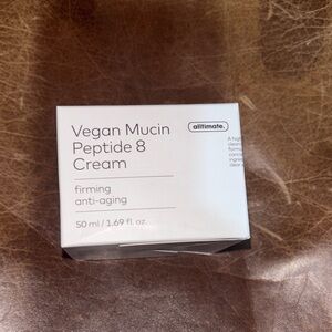 Vegan Mucin Peptide 8 Cream - White